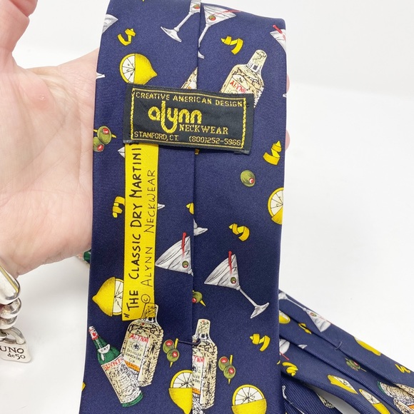 THE CLASSIC DRY MARTINI SILK TIE BY ALYNN NECKWEAR - Picture 3 of 6